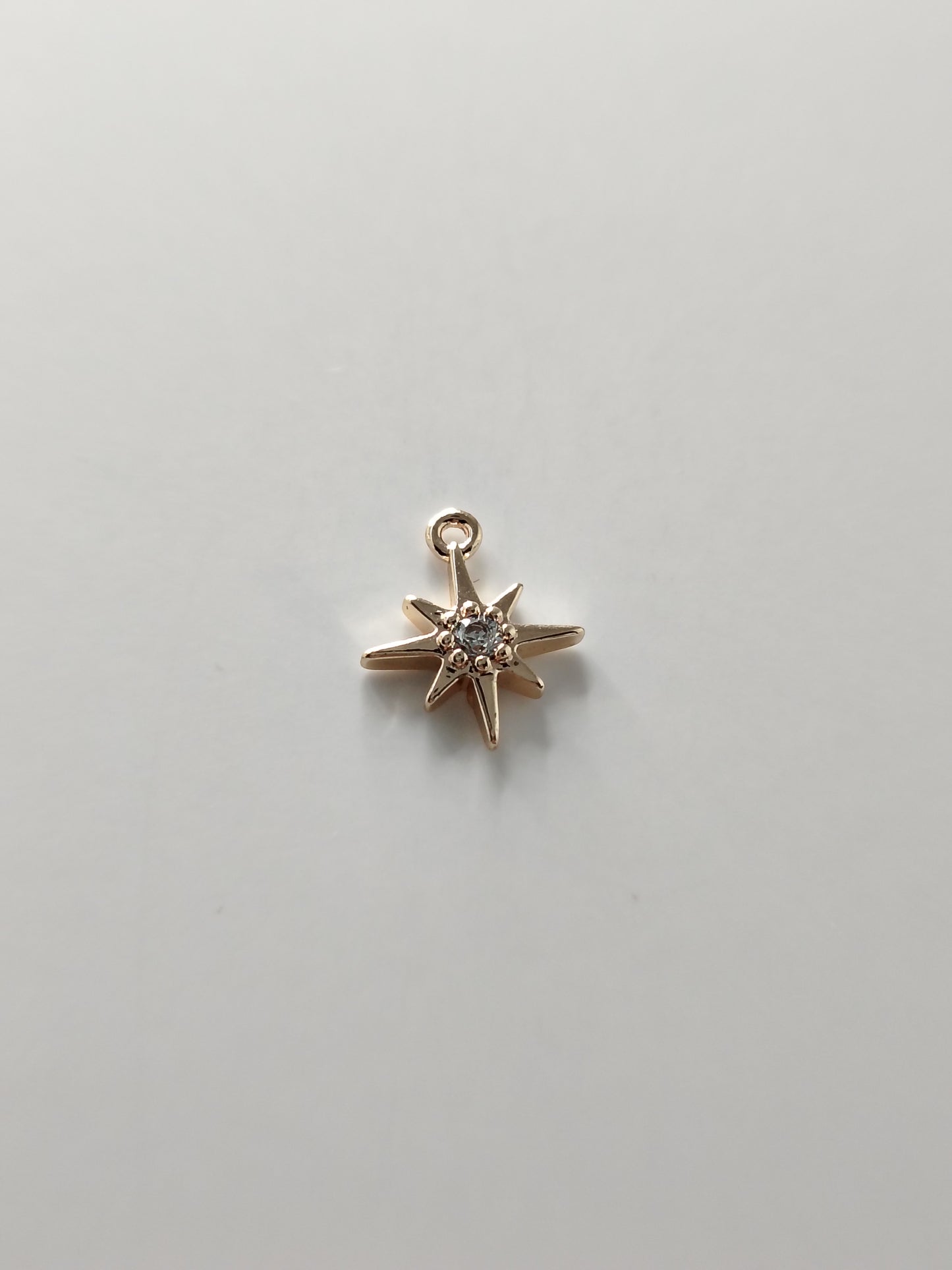PENDENTIF ETOILE AVEC ZIRCONIUM