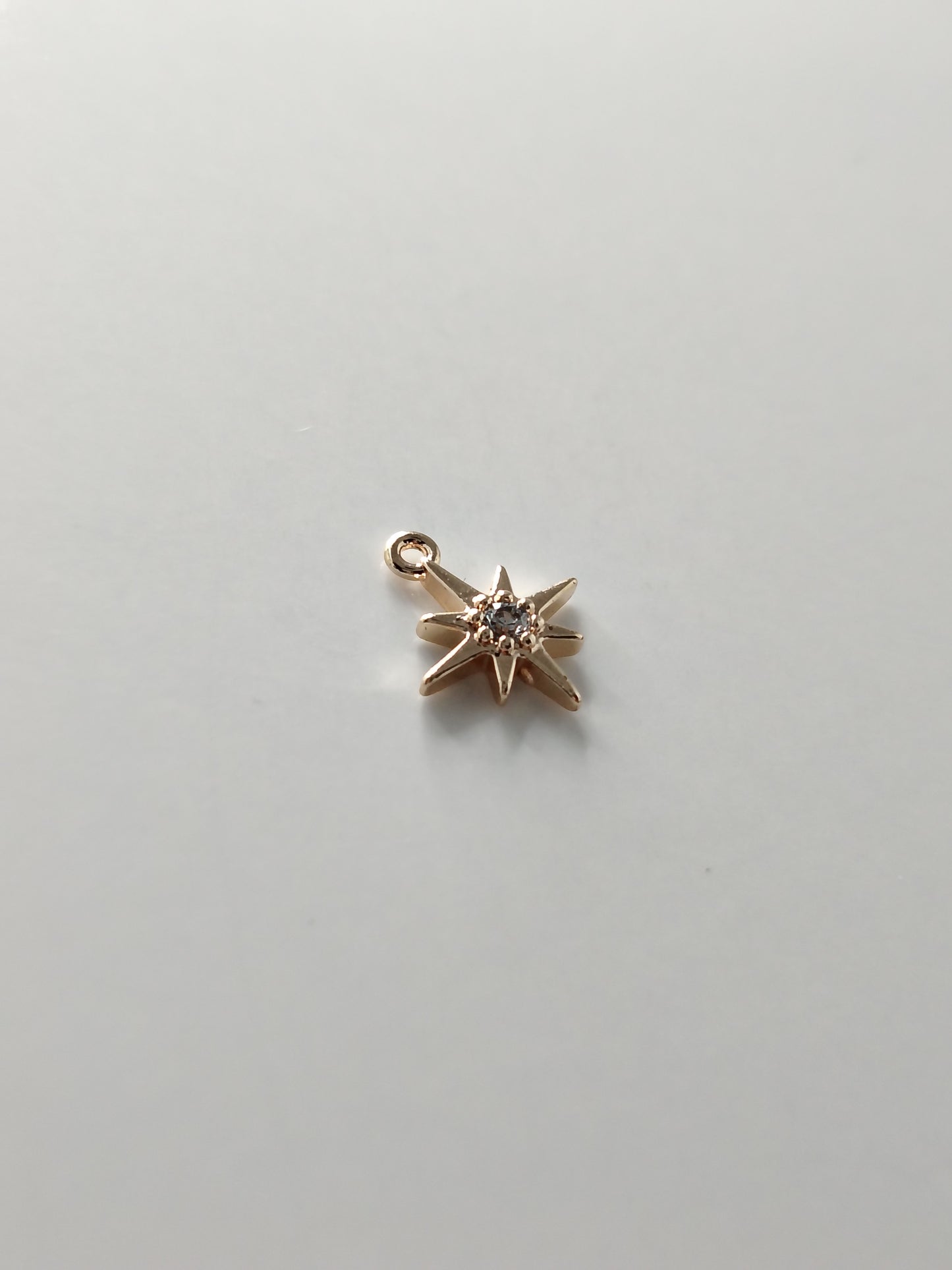 PENDENTIF ETOILE AVEC ZIRCONIUM