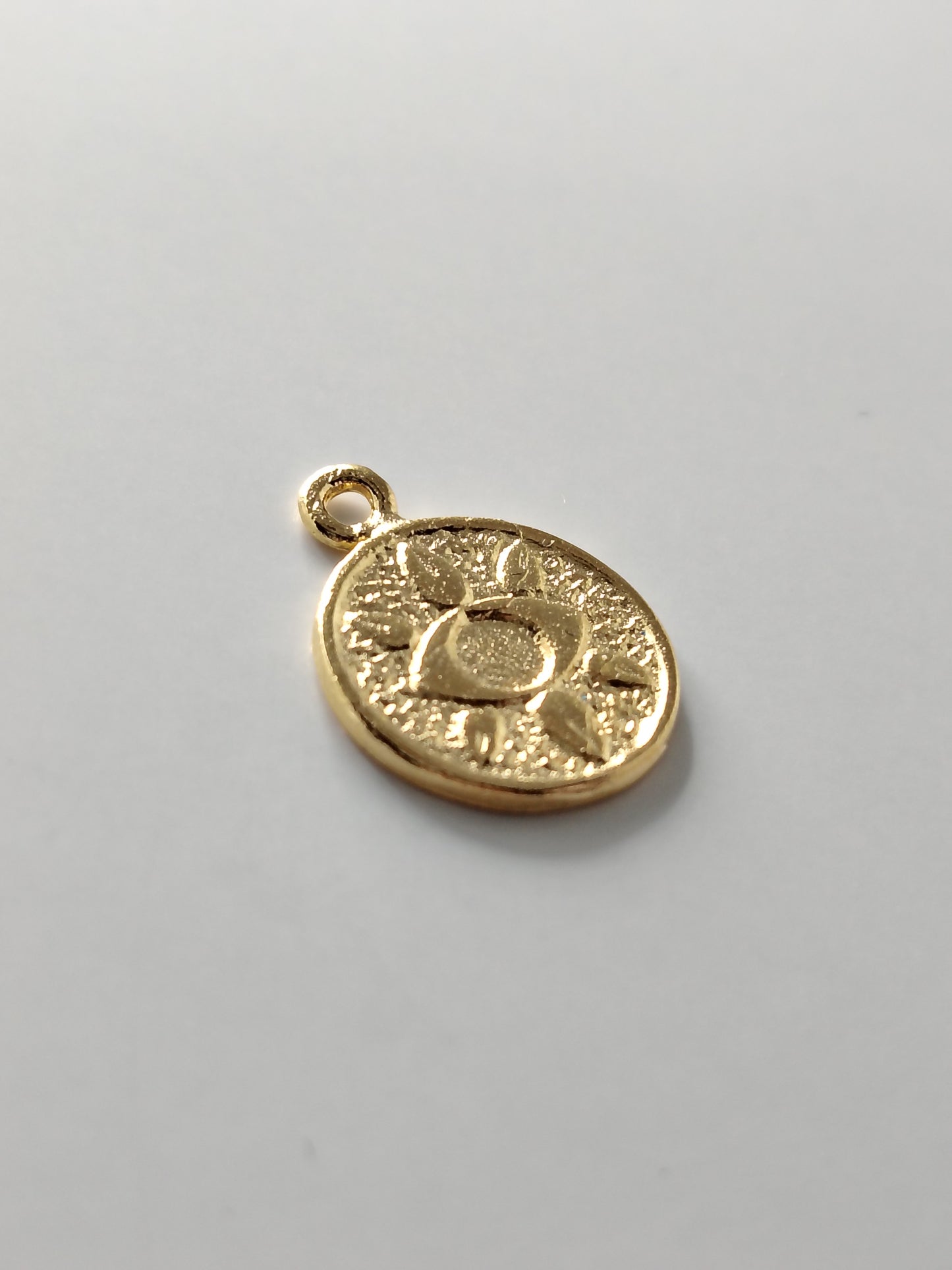 PENDENTIF ROND MOTIF OEIL