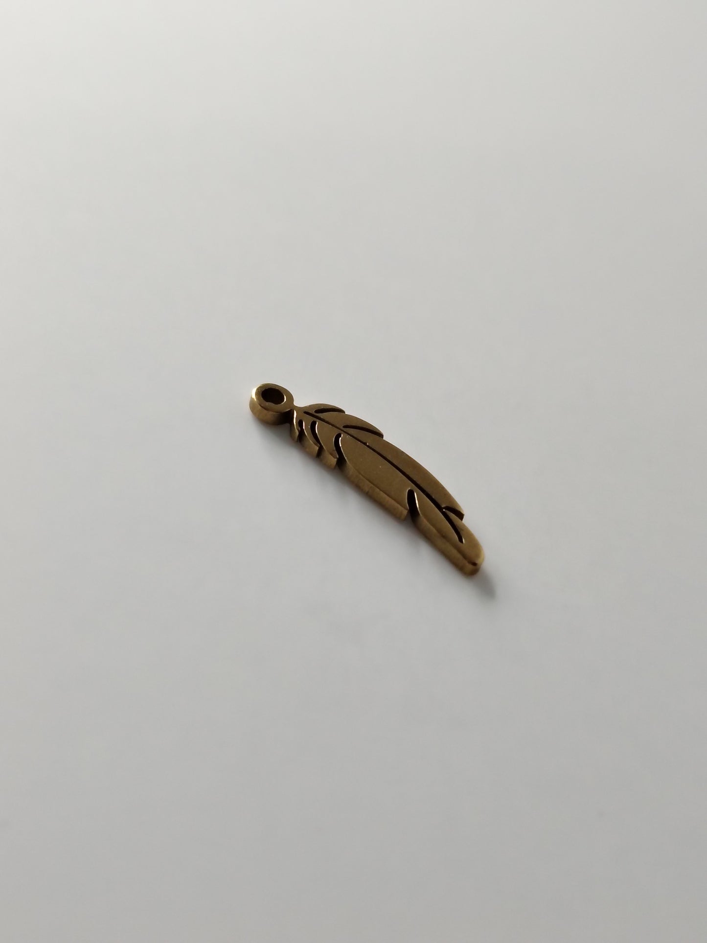 PENDENTIF PLUME 17MM