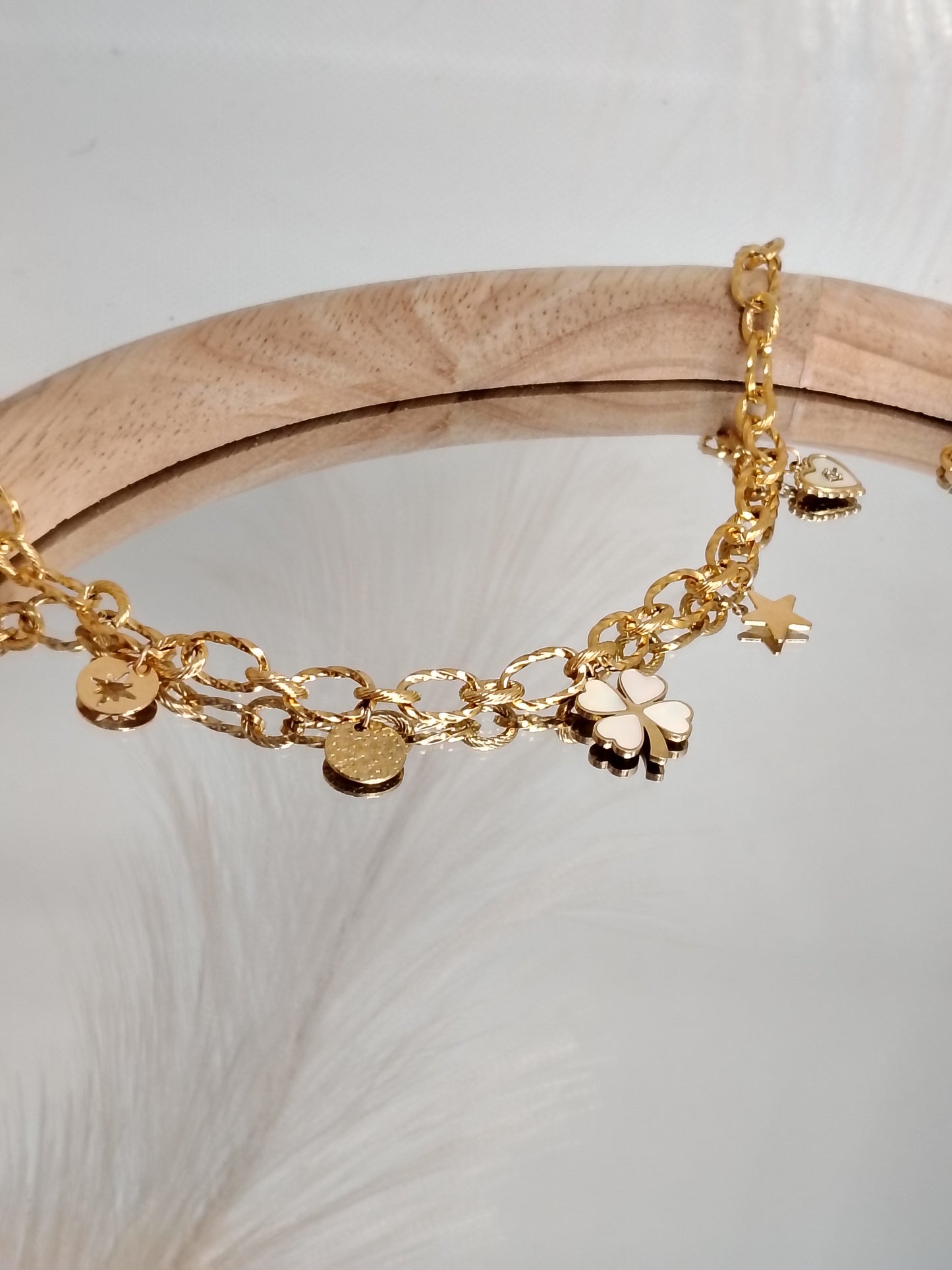 VITA - Collier Trèfle Nacré & Charms Doré à l’Or Fin 24 Carats – Chaîne Maillons Soudés