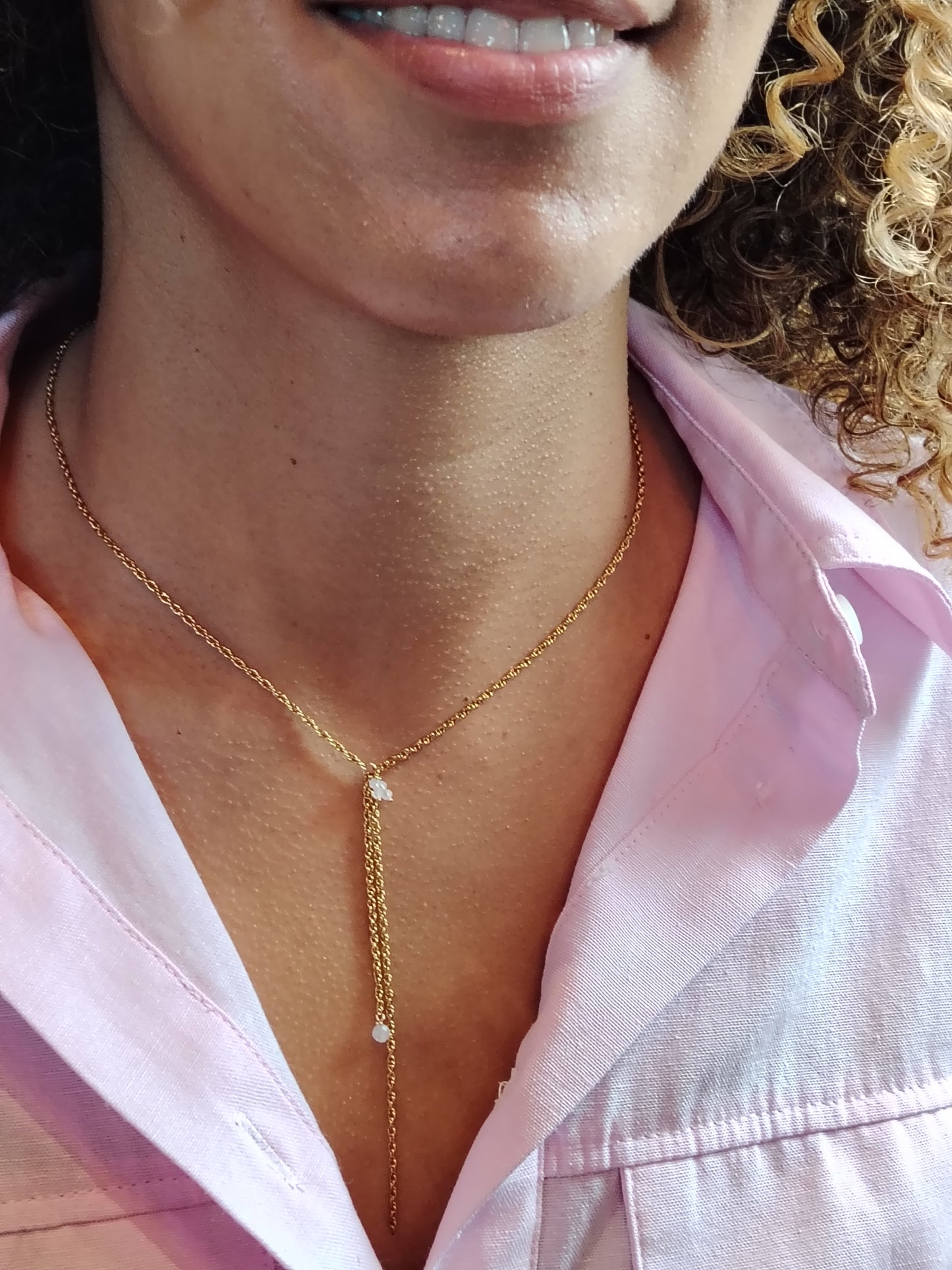 THESSA – Collier sautoir doré à l’or fin 24 carats et pierre de lune