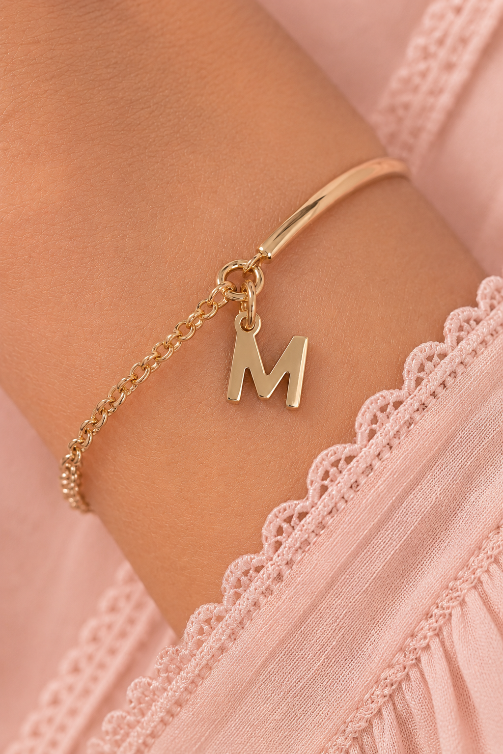 MILA – Bracelet Initiale Doré à l’Or Fin 24 Carats