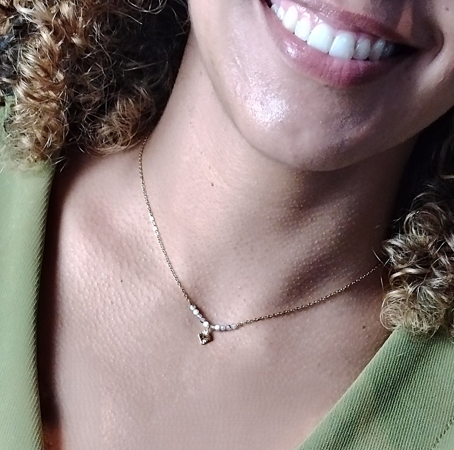 ALICE - Collier doré à l'or fin 24 carats avec pierres agathe mousse