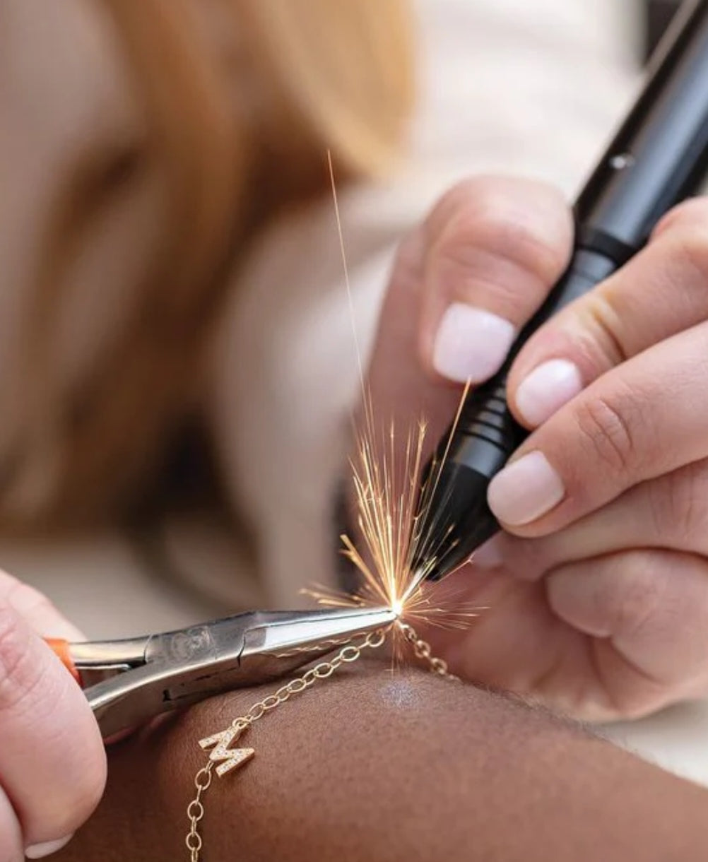 Bijoux Permanents à Domicile – Un lien d’or pour la vie 💫