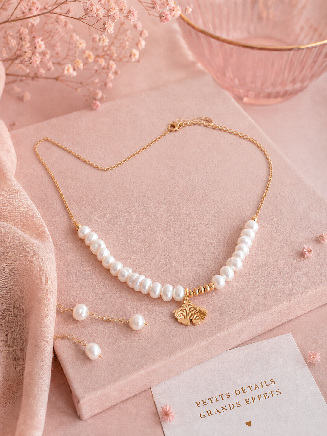 ÉLÉNA – Collier Perles d’Eau Douce & Ginkgo Doré