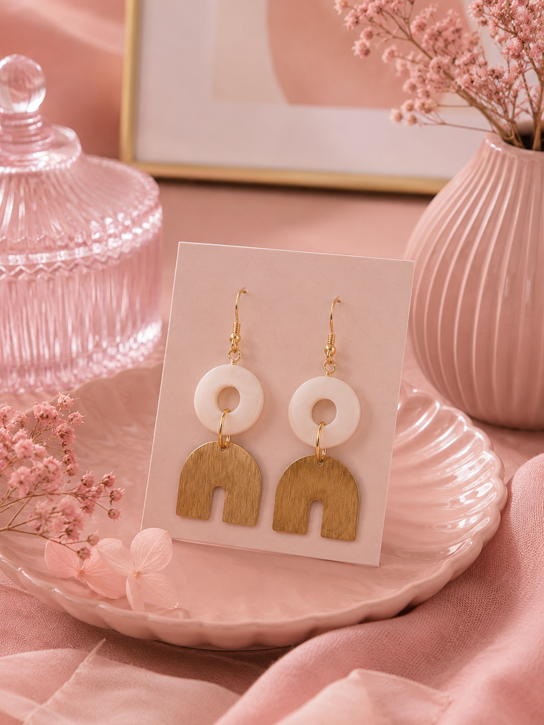 NAÉLIA – Boucles d’oreilles en nacre et doré à l’or fin 24 carats