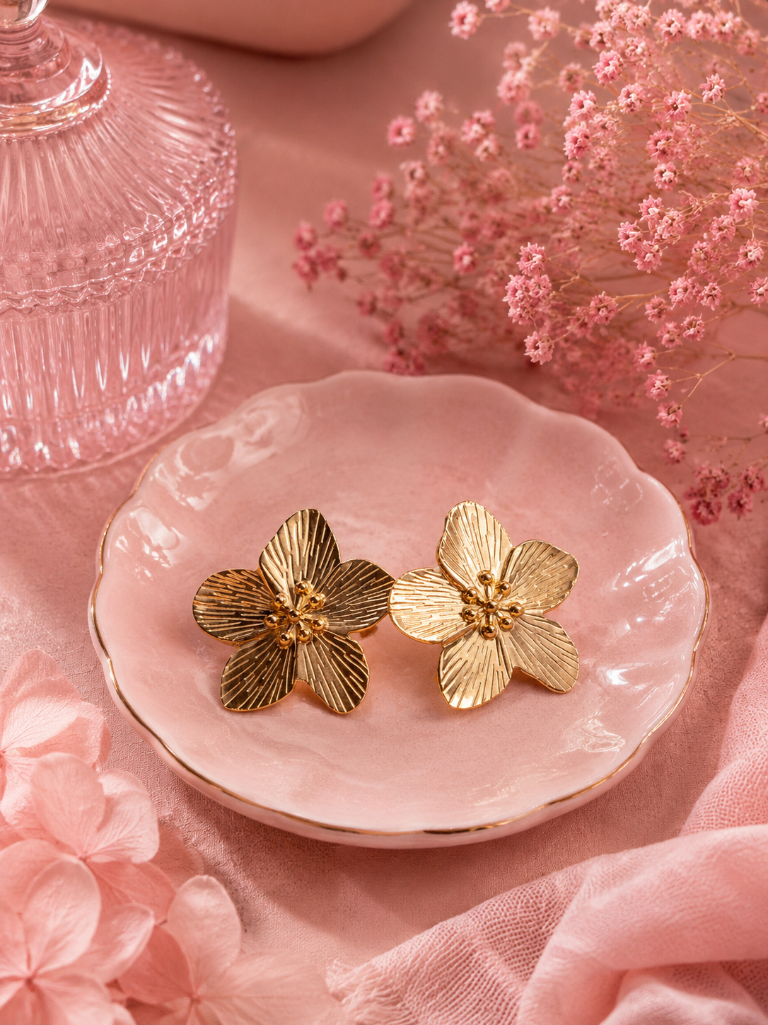 ROSÉLIA - Boucles d’oreilles fleur dorées en acier inoxydable 316L